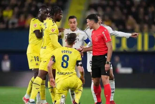 皇马风波再起:裁判情绪失控引发退赛风云