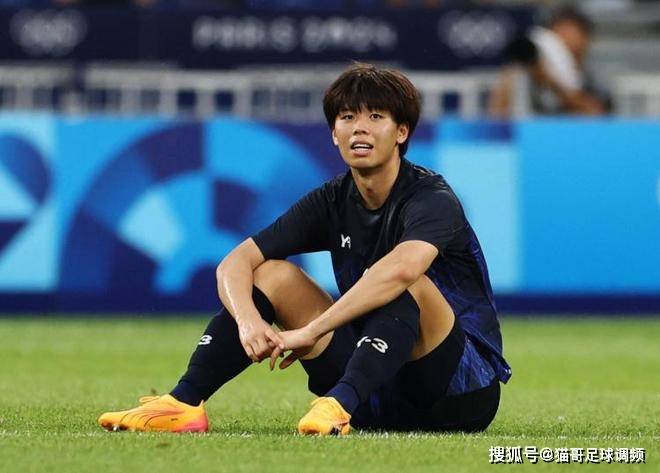 翻译伴跑、草地瘫倒——高井幸大首日体验“英超第一课”