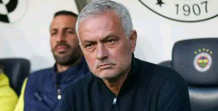 穆里尼奥警告:不引援,欧冠将面临挑战!俱乐部高层出面安抚球迷!